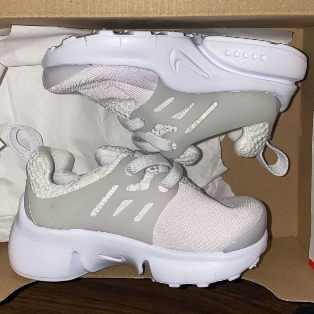 NWT toddler white Nike presto shoes